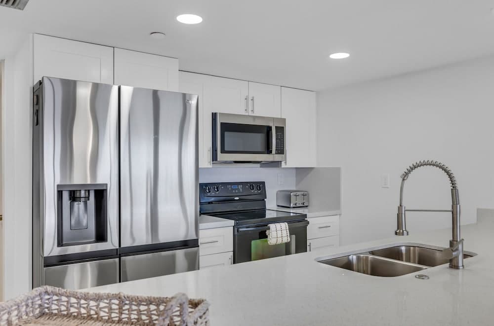 Condominio con vista a la bahía y balcón — 5