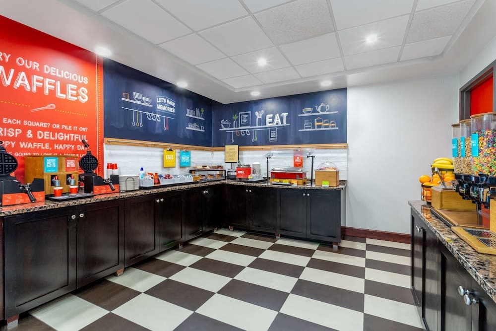 Hampton Inn Ft. Lauderdale-Commercial Blvd. — 4