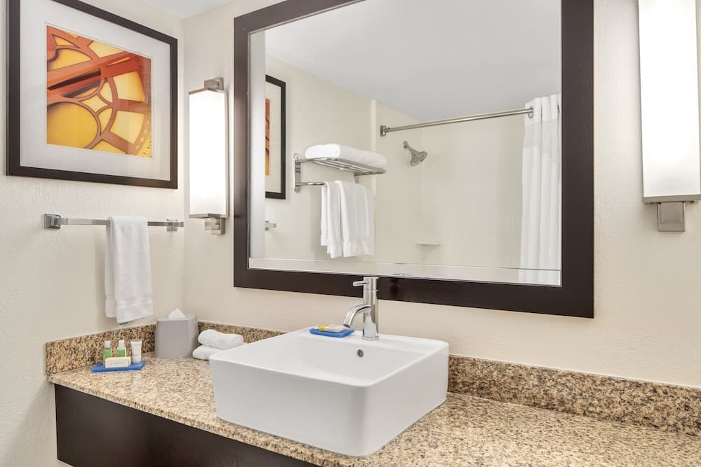 Holiday Inn Express Ft. Lauderdale Cruise-Airport by IHG — 16