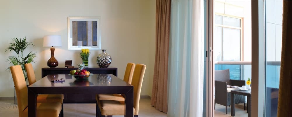 Mövenpick Hotel & Apartments Bur Dubai — 7
