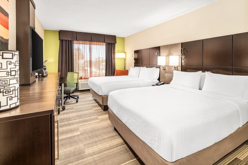 Holiday Inn Express Ft. Lauderdale Cruise-Airport by IHG — 7