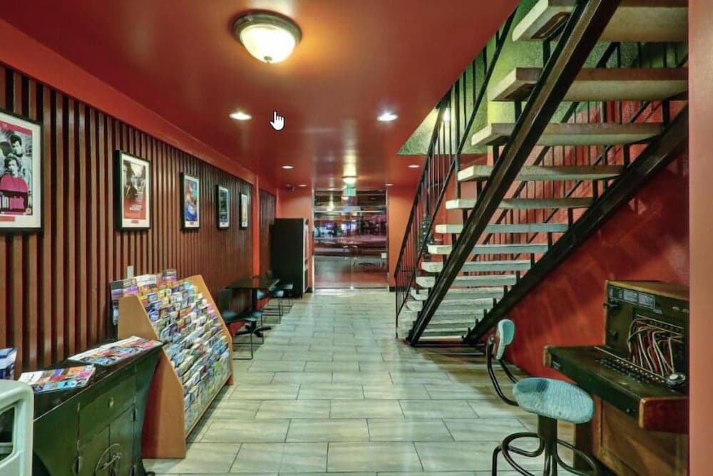 Royal Pagoda Motel — 2
