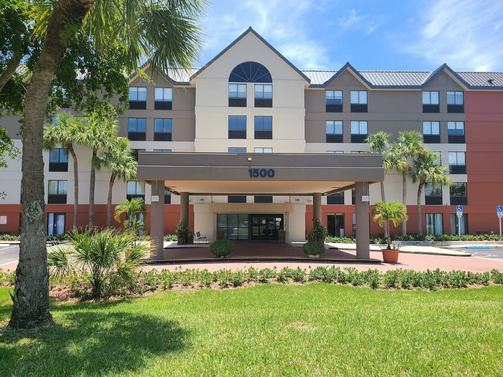Holiday Inn Express & Suites Ft. Lauderdale N - Exec Airport by IHG — 9