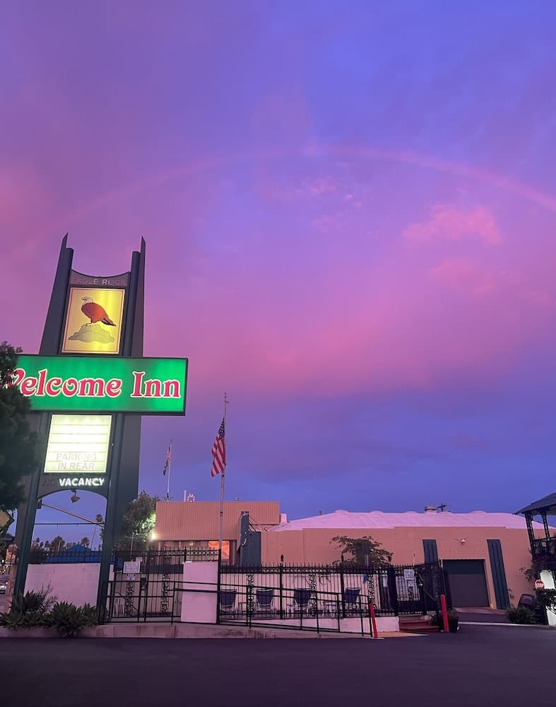 Bienvenido Inn en Colorado Blvd. — 1