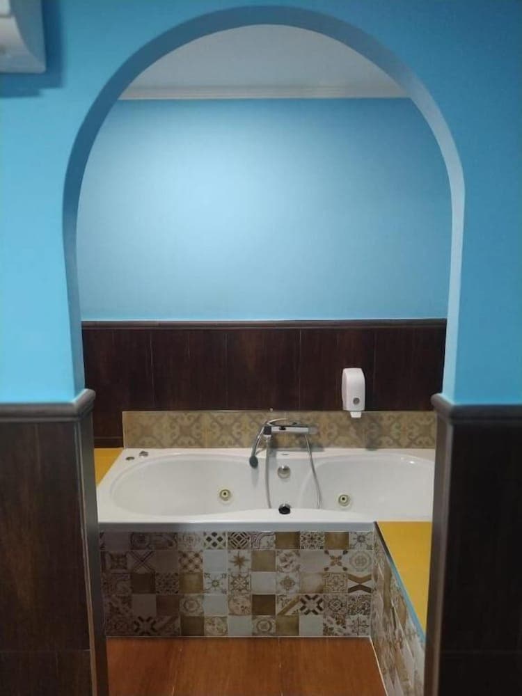 Hostal Avenida Andalucía — 28
