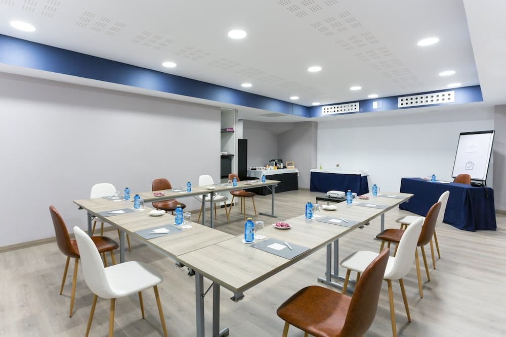 Crowne Plaza Madrid Airport, un Hotel IHG — 10
