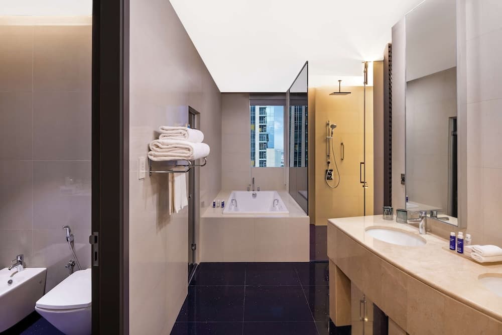 V Hotel Dubai, Curio Collection by Hilton — 24