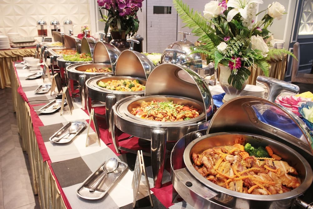 Picnic Hotel Bangkok — 12