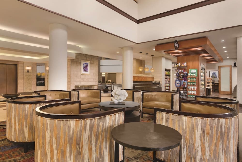 Embassy Suites by Hilton Orlando International Dr ICON Park — 4