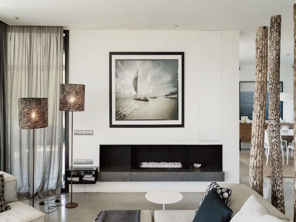 Modern Villa With Minimalistic Decor — 27