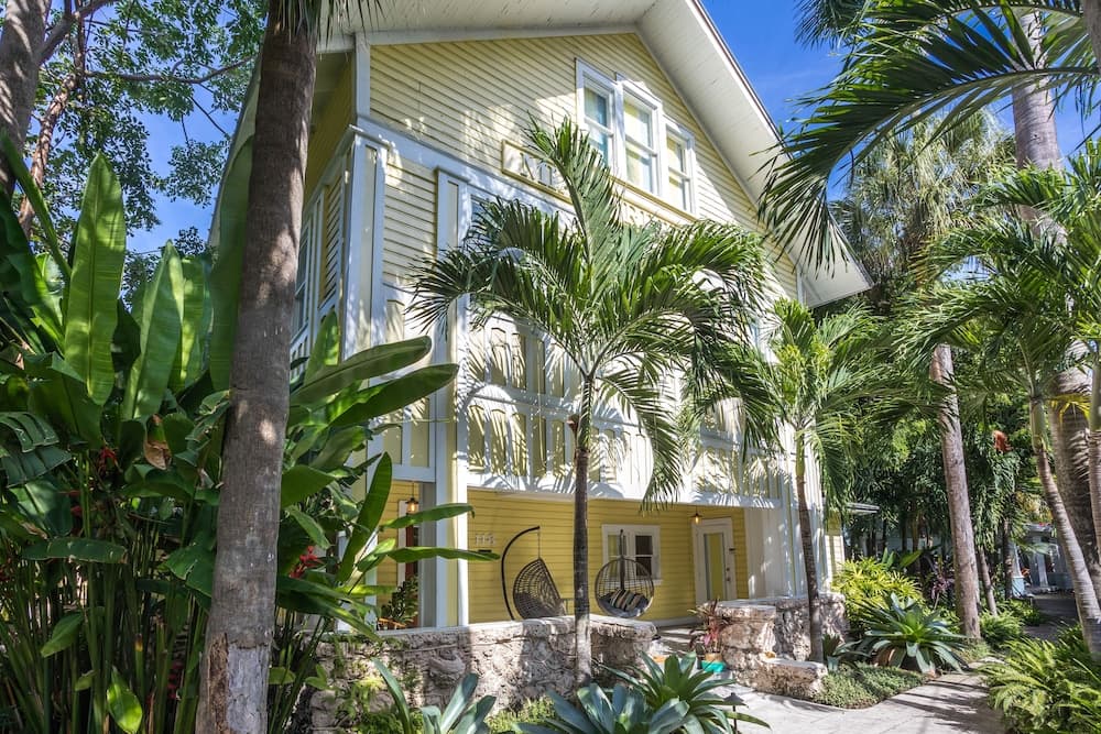 Selina Miami River — 1