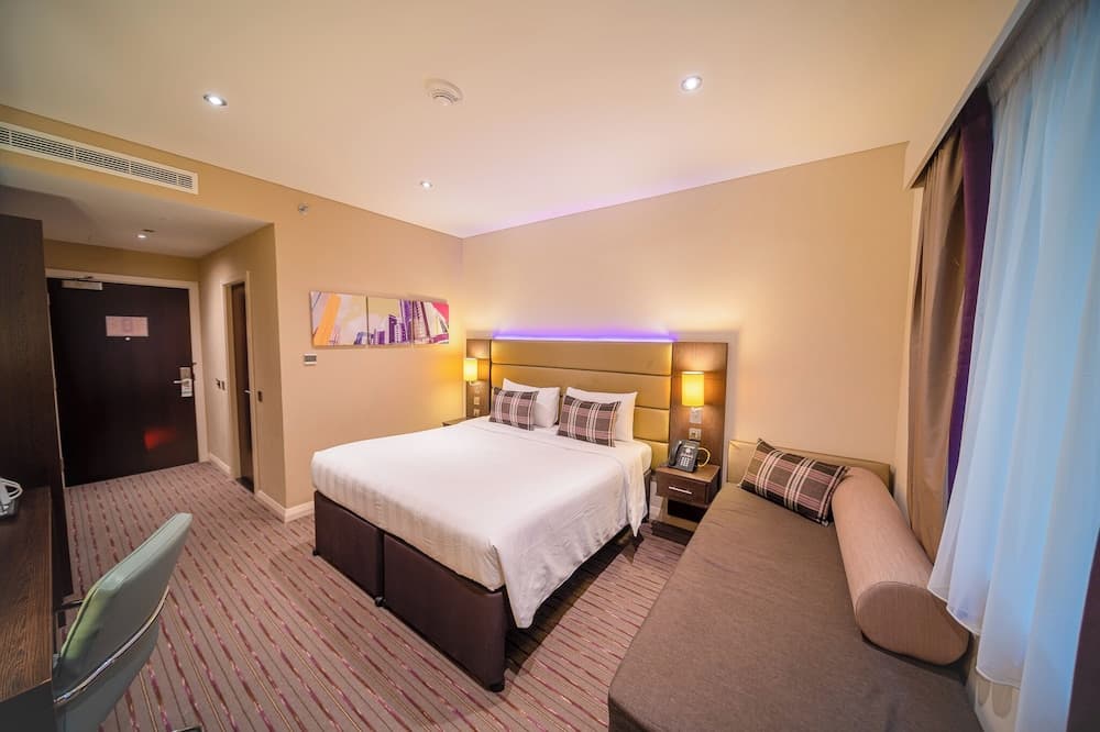 Premier Inn Dubai Al Jaddaf — 24
