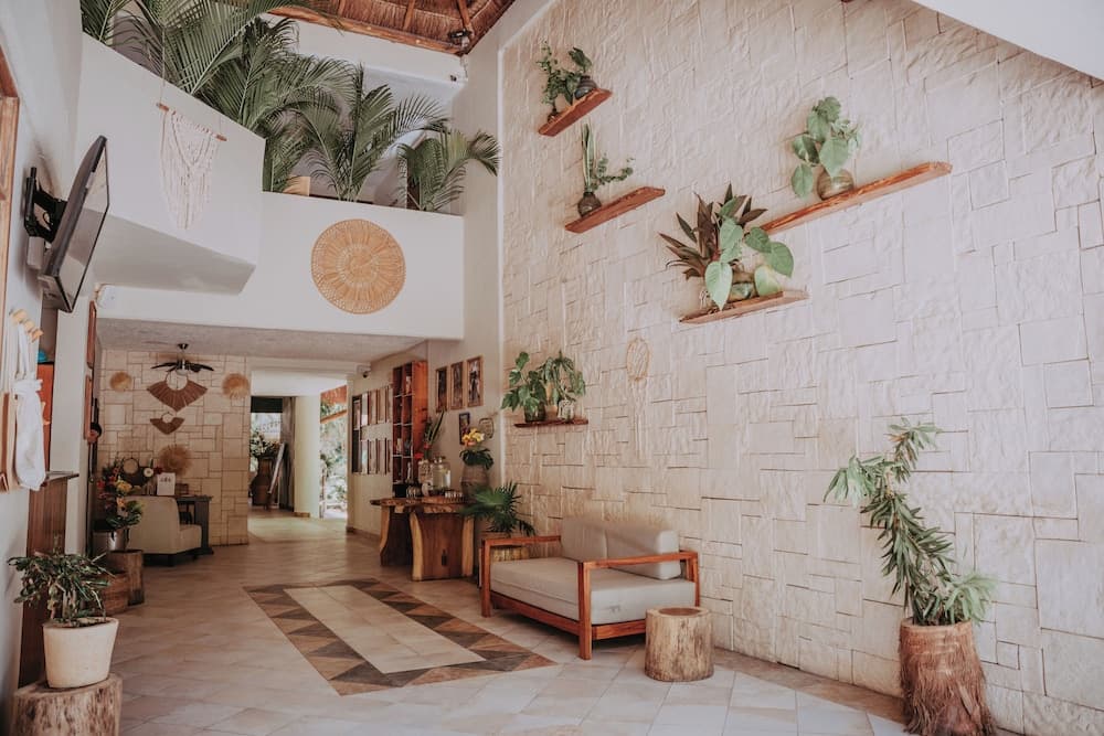 Petit Lafitte Hotel — 2