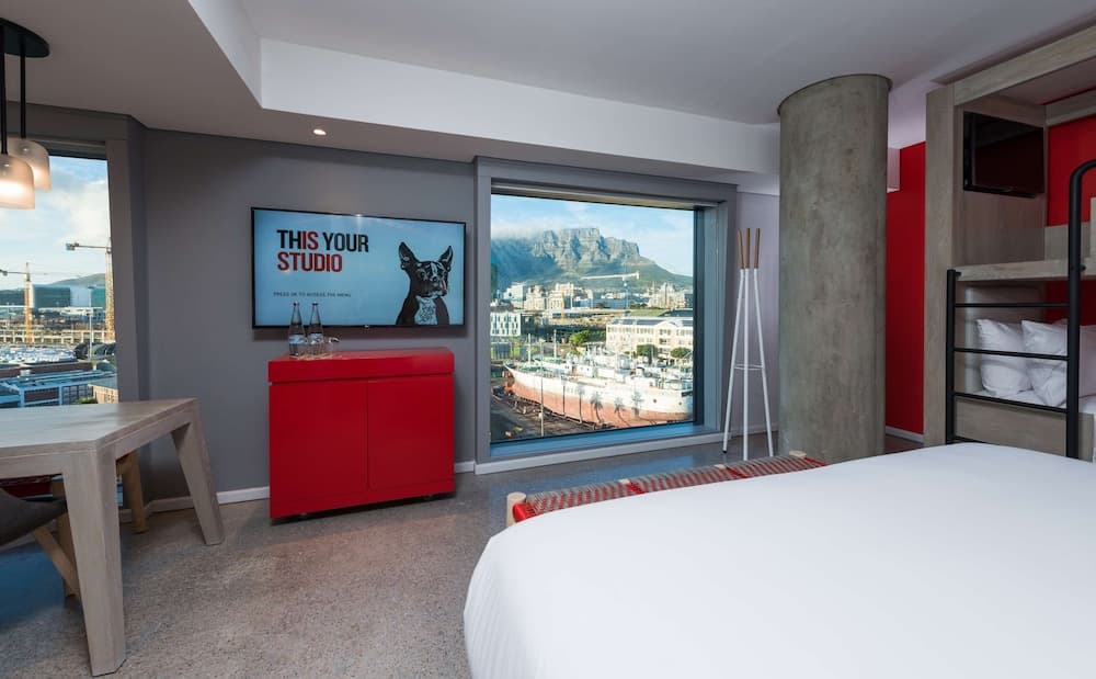 Radisson RED V&A Waterfront, Cape Town hotel, Silo 6, South Arm Road, V&A Waterfront, Cape Town, Western Cape, 8001, South Africa — photo 102