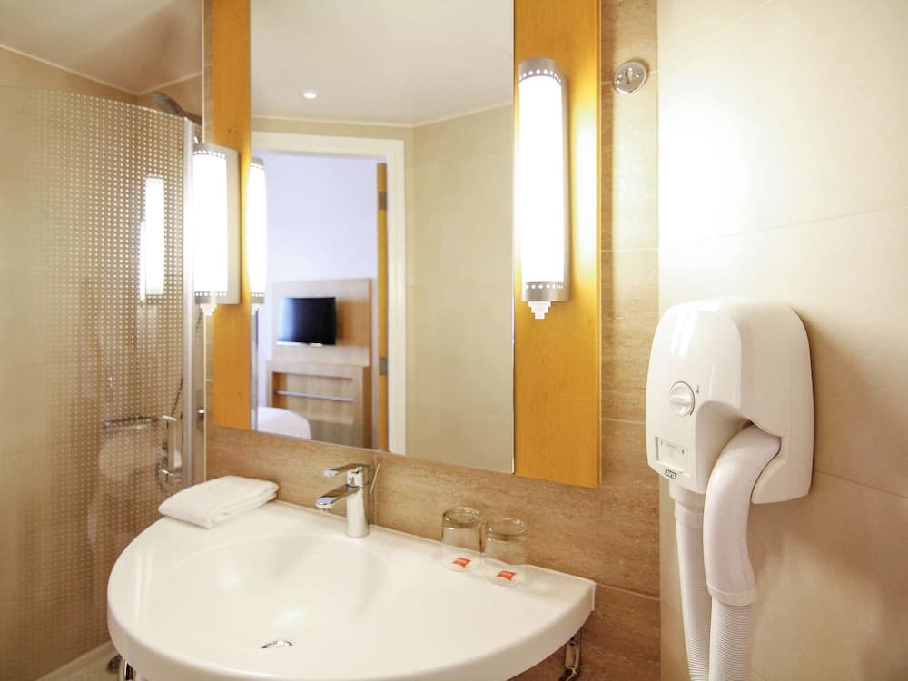 Hotel ibis One Central — 3