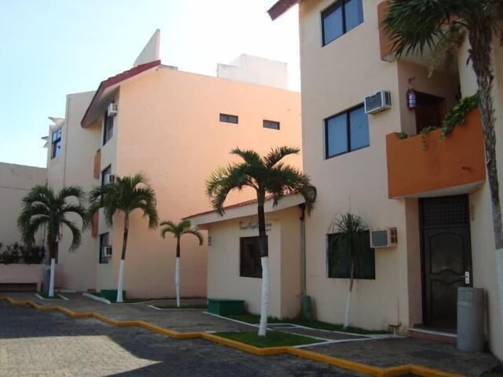 Gran Laguna Real — 25