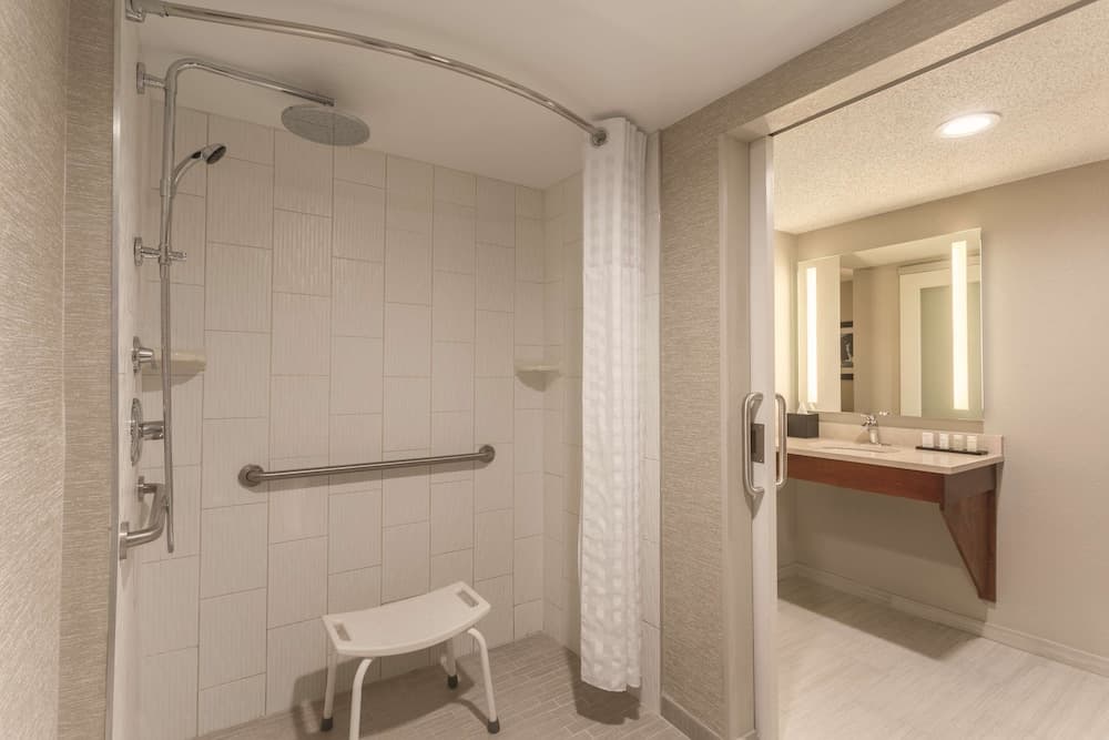 Embassy Suites by Hilton Orlando International Dr ICON Park — 14