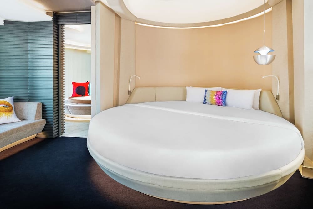 V Hotel Dubai, Curio Collection by Hilton — 10