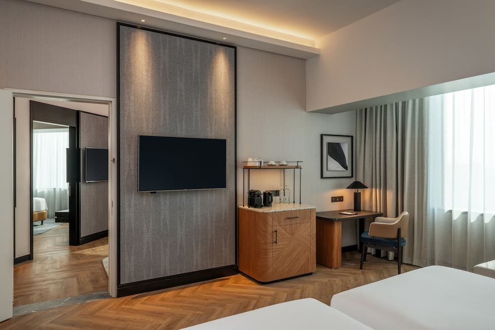 Sheraton Mall of the Emirates Hotel, Dubai — 15