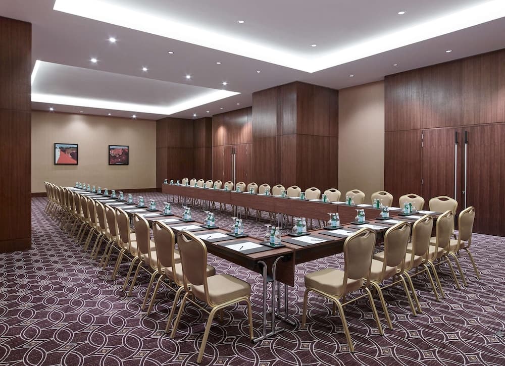 Swissotel Al Ghurair — 8