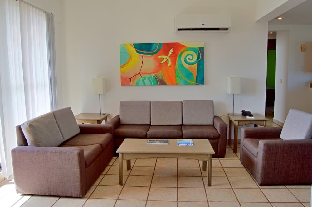 Sunrock Hotel and Suites — 14