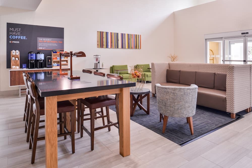 Holiday Inn Express Tampa N I-75 - University Area by IHG — 23