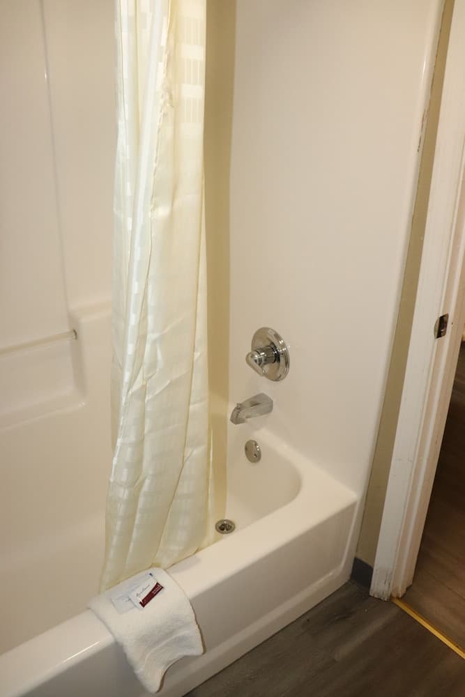 Deluxe Inn Miami, OK — 9