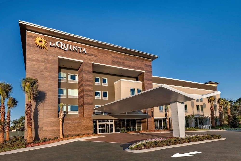 La Quinta Inn & Suites by Wyndham Orlando - IDrive Theme Parks — 30