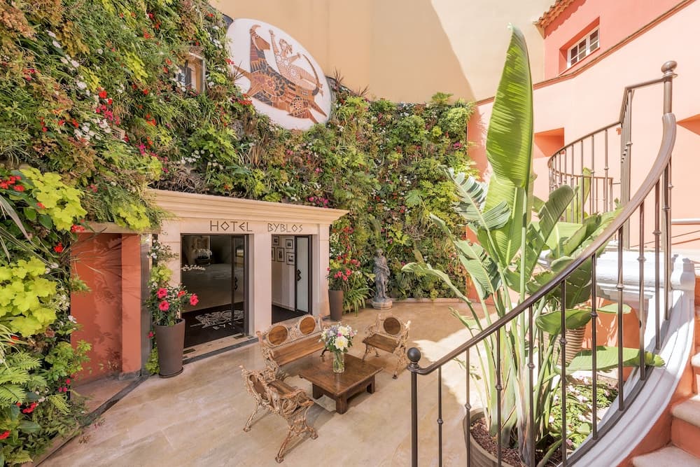 Hotel Byblos Saint-Tropez — 12