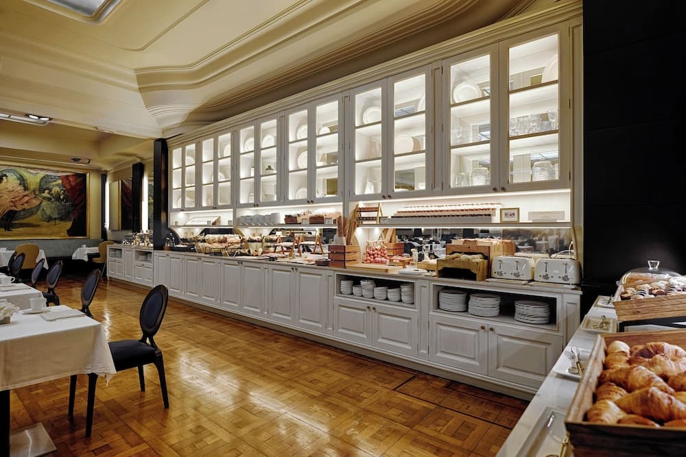 El Avenida Palace Hotel — 11