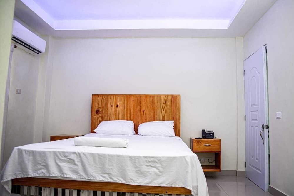 Hotel J&M — 12