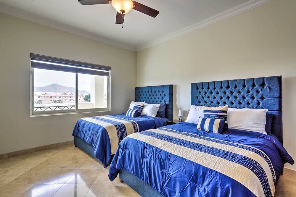 Walk to Beach: Modern Cabo Condo w/ Balcony! — 11