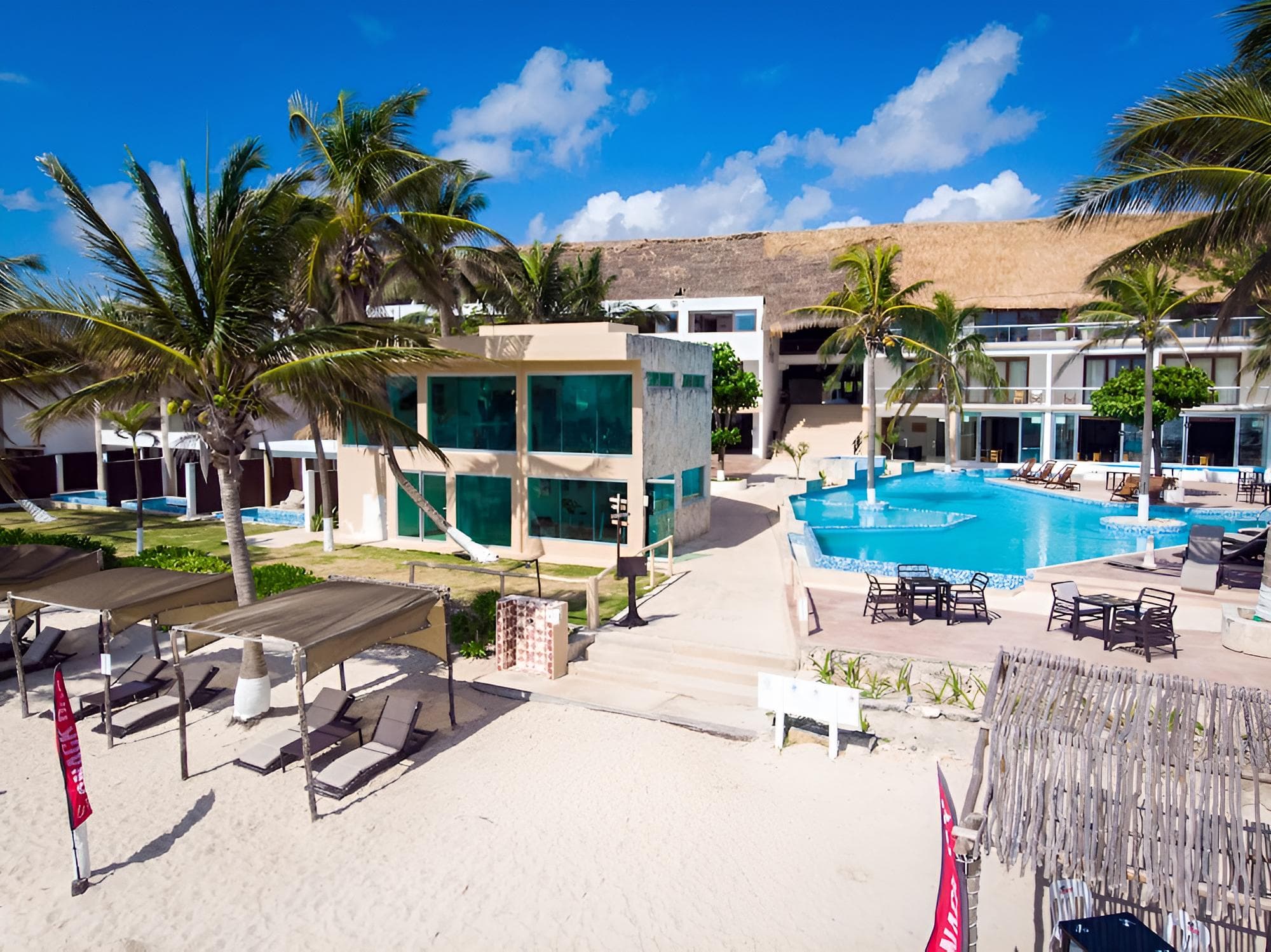 Le Reve Beachfront Hotel — 10