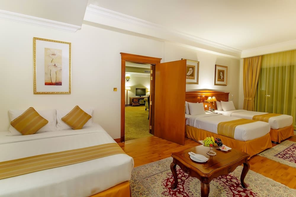 Grand Excelsior Hotel Bur Dubai — 24