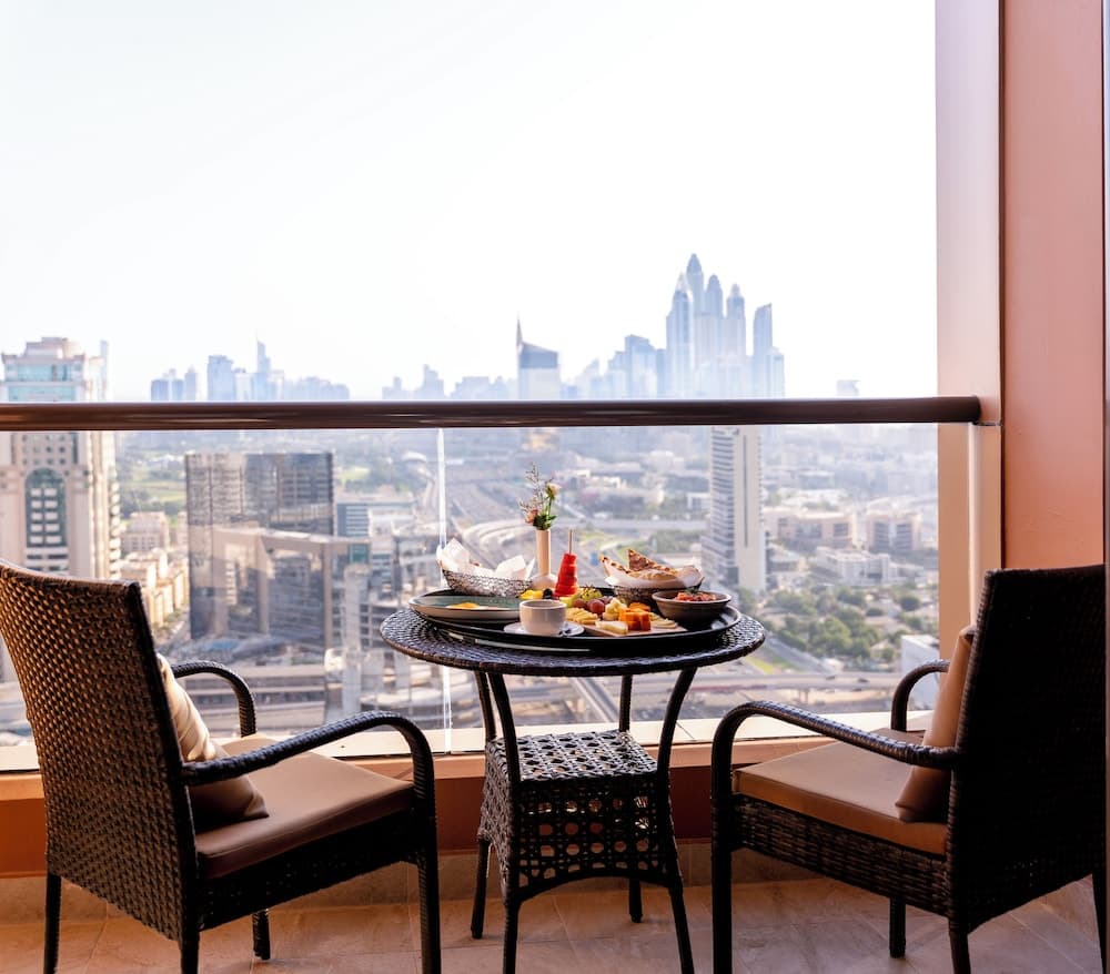 Mercure Dubai Barsha Heights Hotel Suites And Apartments — 19
