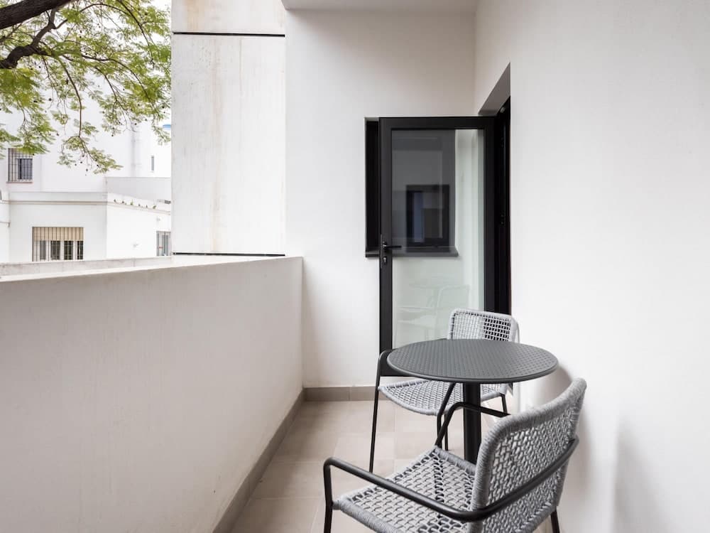 Limehome Sevilla Calle Torcuato Luca de Tena — 4