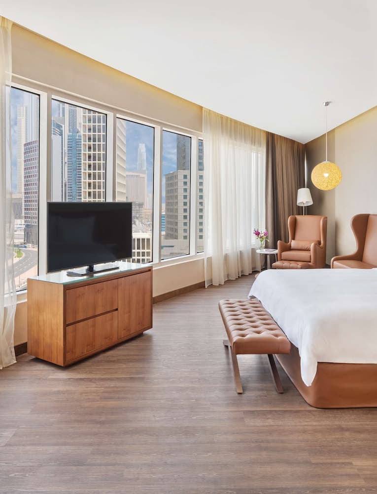 Radisson Blu Hotel, Dubai Canal View — 10