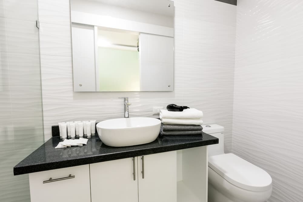 Ducassi Suites Rooftop Pool Beach Club & Spa — 18