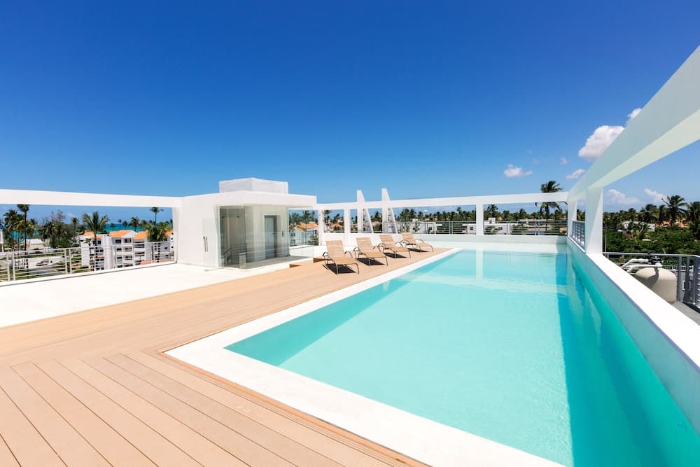 Ducassi Suites Rooftop Pool Beach Club & Spa — 2