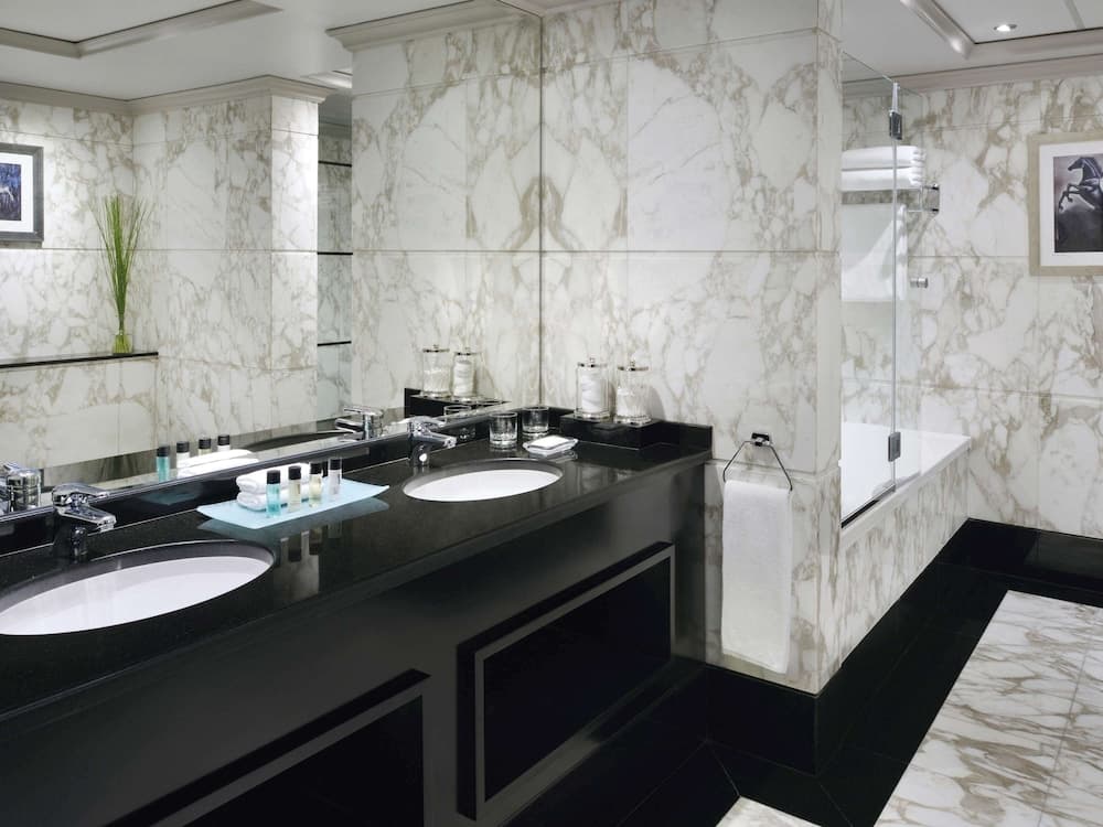 Mövenpick Hotel & Apartments Bur Dubai — 25