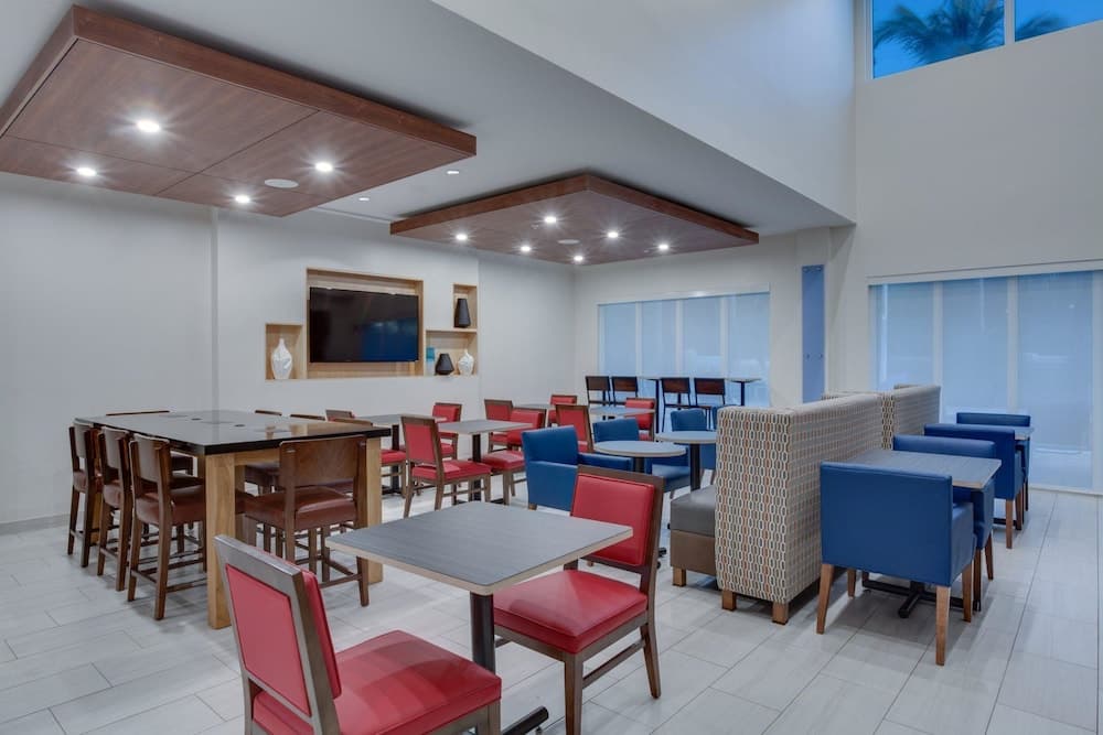 Holiday Inn Express Ft. Lauderdale Cruise-Airport by IHG — 23