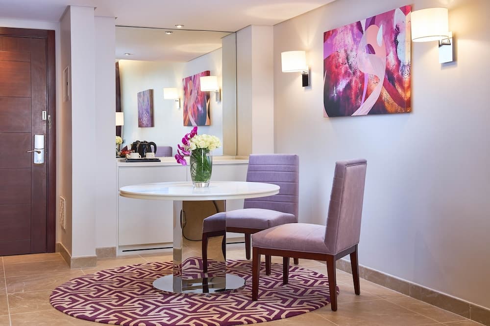 Mercure Dubai Barsha Heights Hotel Suites And Apartments — 6