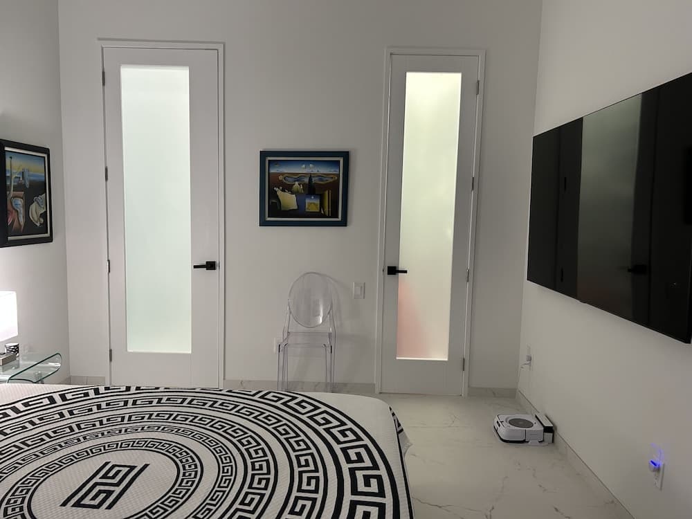 Guesthouse per soli uomini con opzione di abbigliamento vicino a Wilton Manors — 2