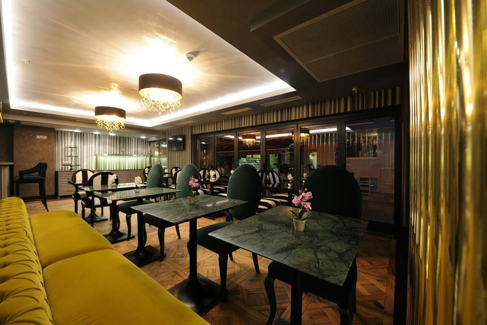 Le Petit Palace Hotel — 3