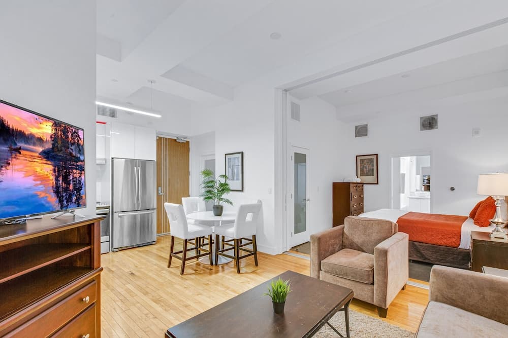 Oneluxstay At HWH LA Downtown — 5