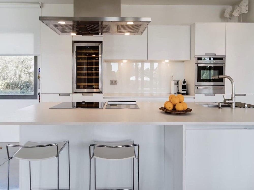 Modern Villa With Minimalistic Decor — 4