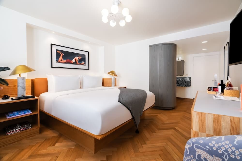 Short Stories Hotel — 12