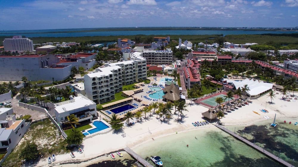 Aquamarina Beach Hotel — 11