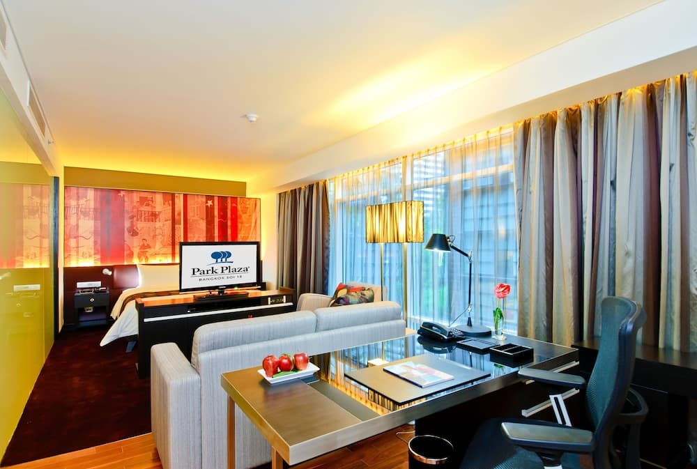 PARK PLAZA BANGKOK SOI 18 — 20