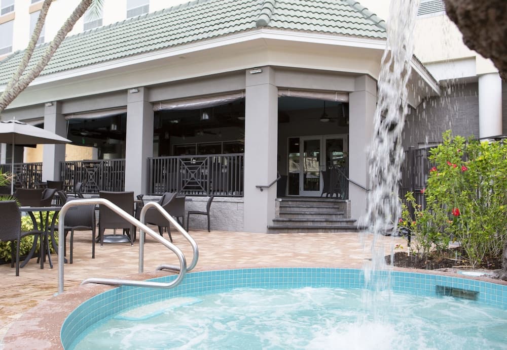 Rosen Plaza en la Avenida Internacional — 23